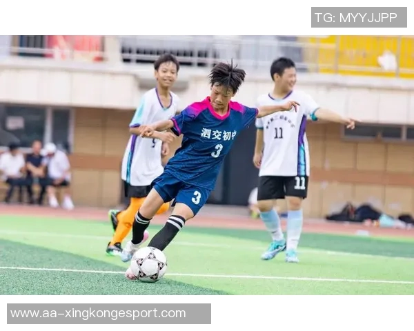 全国青少年足球发展迅猛注册球员超19万中青赛球队突破5000支 全国青少年足球发展迅猛注册球员超19万中青赛球队突破5000支