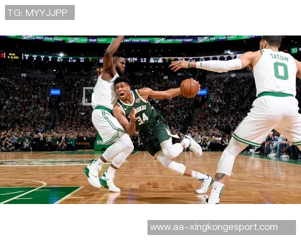 字母哥半场表现抢眼贡献10分4板5助频繁强攻制造犯规罚球命中率高