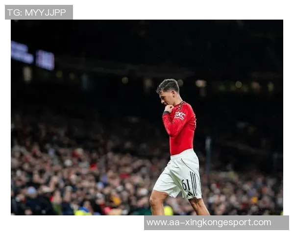 曼联小将谢伊莱西受邀英格兰队训练课展现潜力与成长