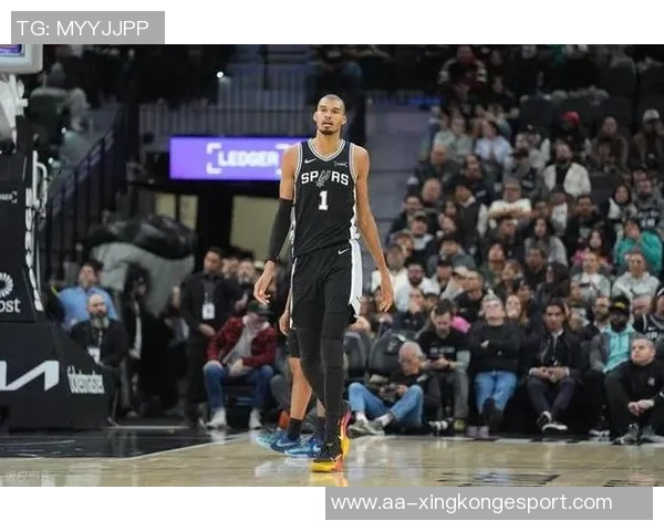 锡安强势隔扣文班遭羞辱文班四记大帽霸气反击引发热议 锡安强势隔扣文班遭羞辱文班四记大帽霸气反击引发热议