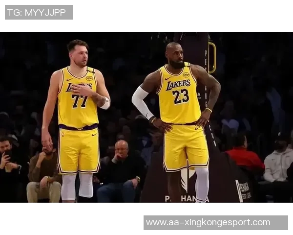 湖人本赛季对阵鹈鹕三战全胜展现强大实力与稳定表现