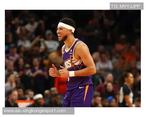 布克谈球队氛围：每天进步心态教练支持让我们乐在其中