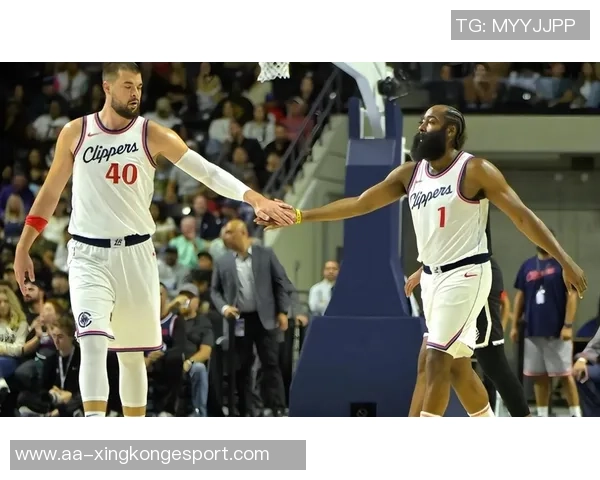 快船客场挑战火箭首发阵容揭晓哈登领衔邓恩莱昂纳德科林斯祖巴茨共战强敌 快船客场挑战火箭首发阵容揭晓哈登领衔邓恩莱昂纳德科林斯祖巴茨共战强敌