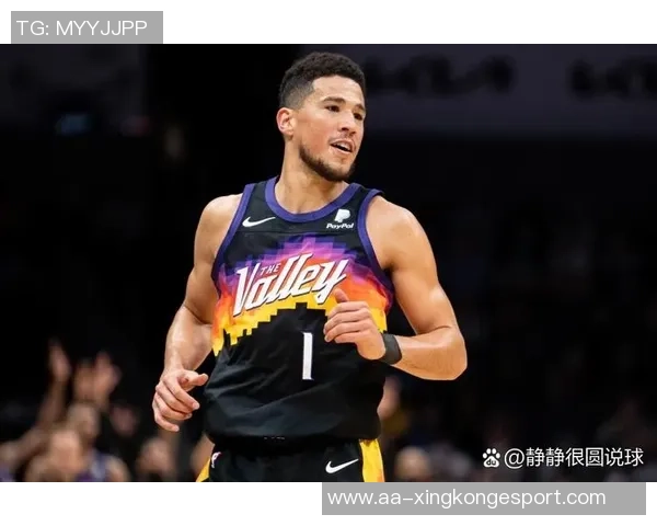 布克表现抢眼半场17分助力球队进攻火力全开次节独得11分展现个人能力